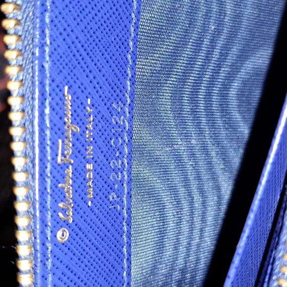 Salvatore Ferragamo Vara Long Zip EUC - Picture 17 of 17